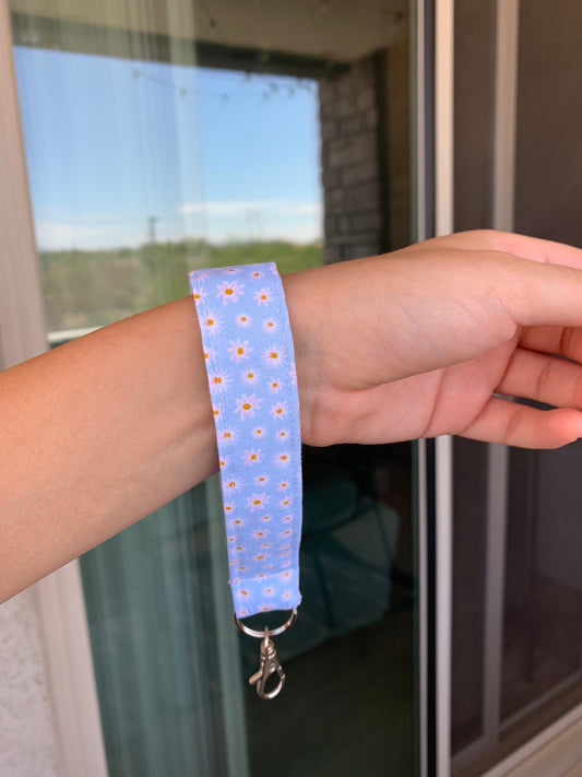 Daisy Wristlet