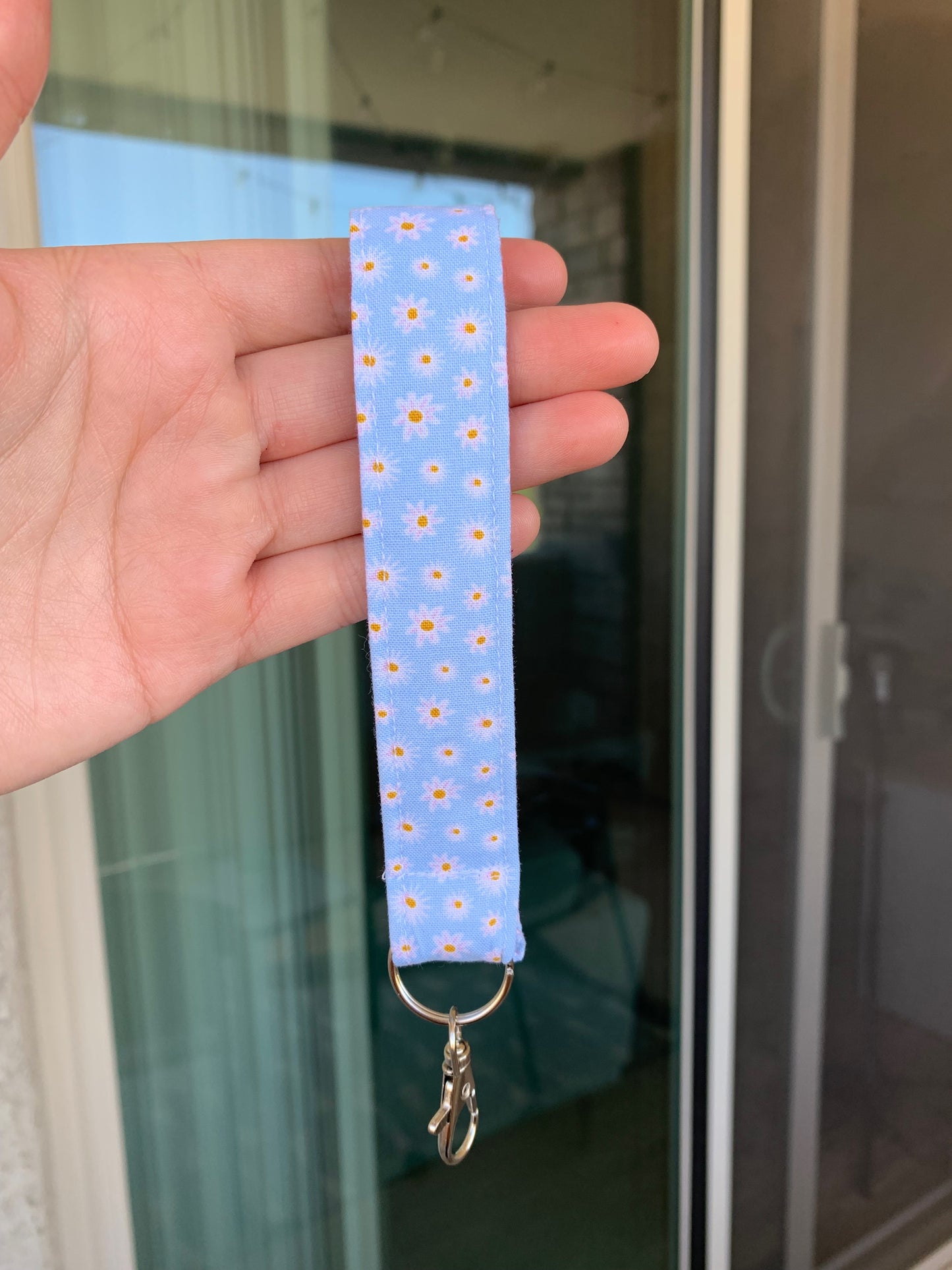 Daisy Wristlet
